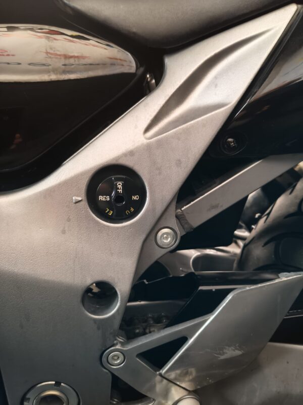 KAWASAKI ZX-9R - Imagen 3