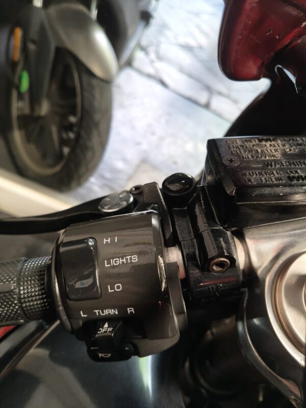 KAWASAKI ZX-9R - Imagen 6