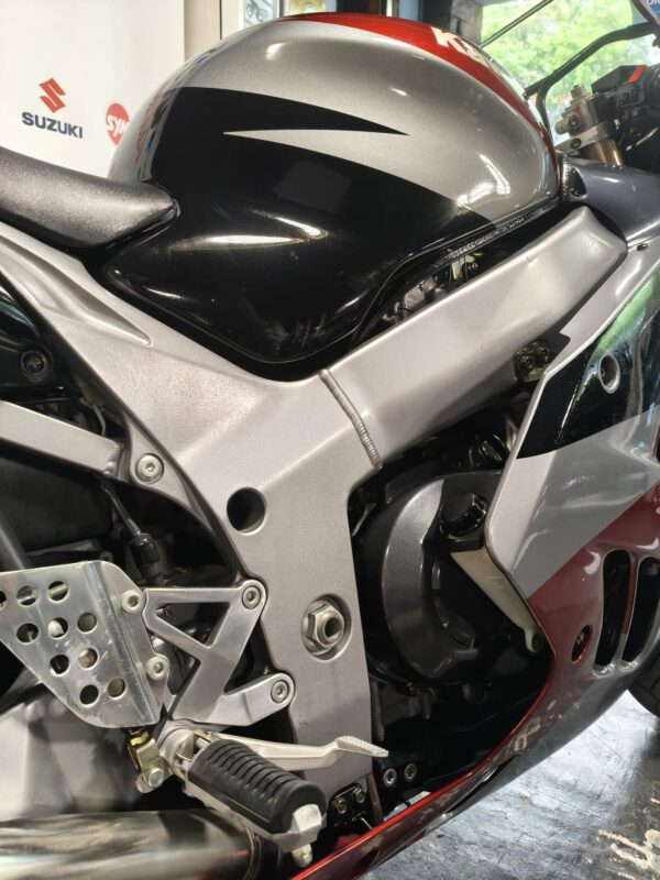 KAWASAKI ZX-9R - Imagen 8